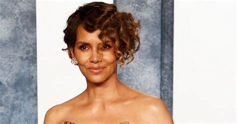 halle berry nude pics|Halle Berry Is Completely Nude in a Photo Van Hunt Shared on。